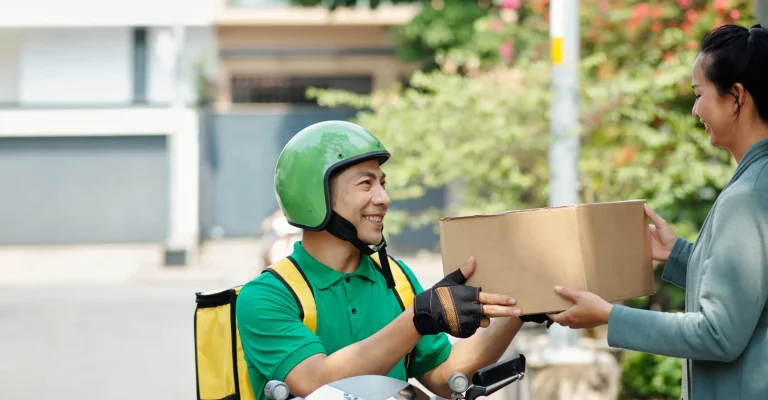 courier-giving-box-to-customer-2026-01-07-07-09-49-utc